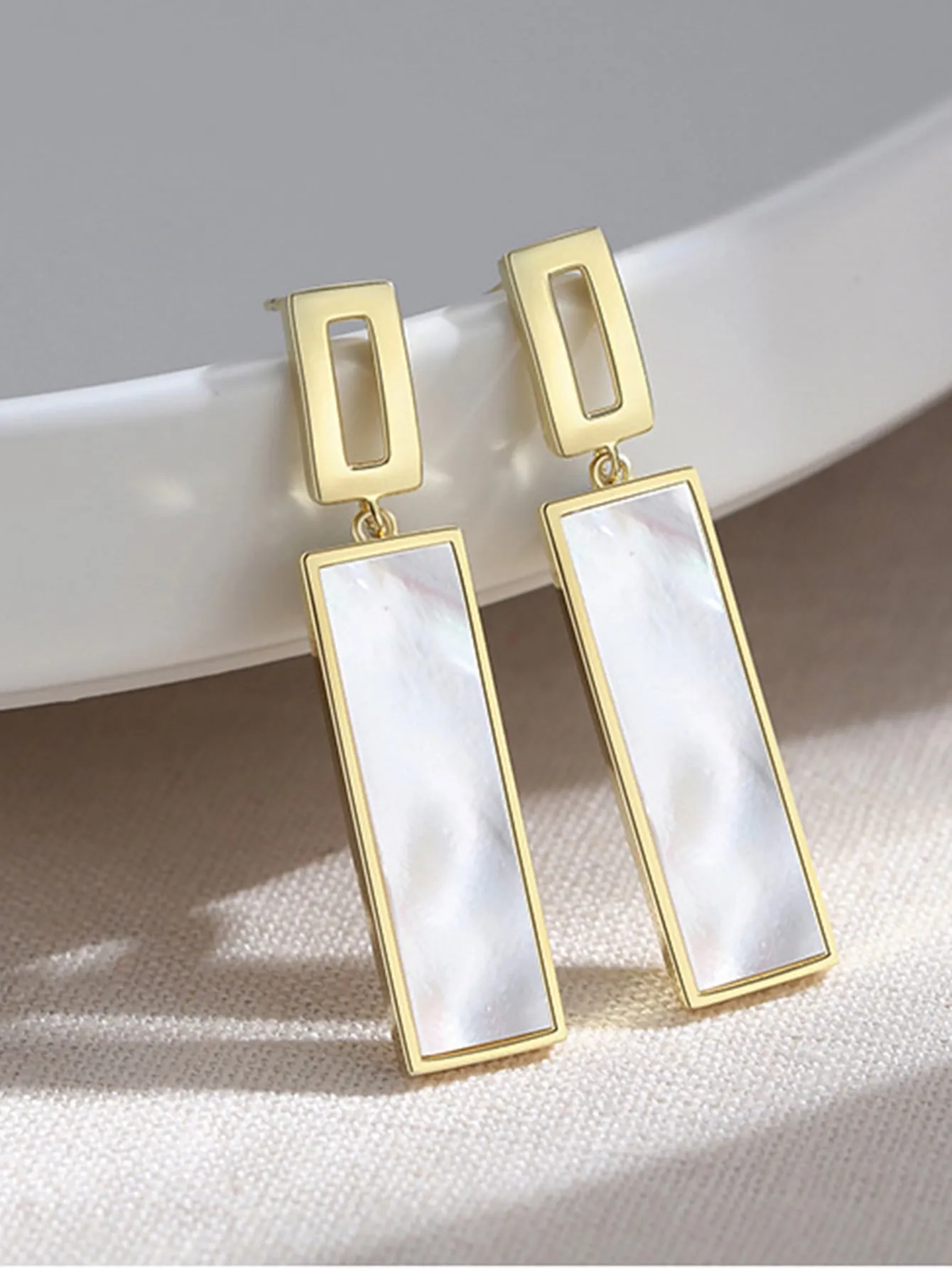 1pair Elegant & Simple Vintage Style Long Rectangle Shaped Mother Of Faux Pearl Earrings